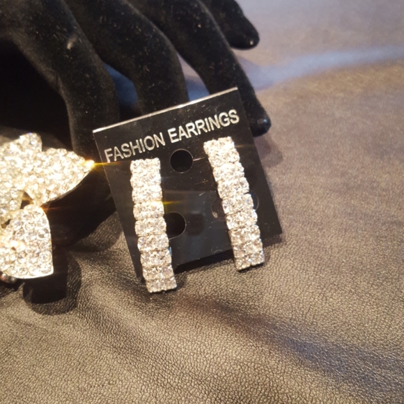 Rhinestone Flower Ring & Earring Set, EUC - Picture 4 of 6